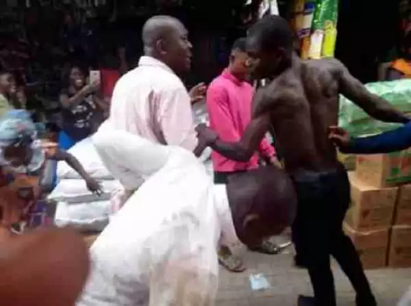 2 Ghanaian Evangelists Turned Market Into A Boxing Arena, Fight Over Offering (Photos)